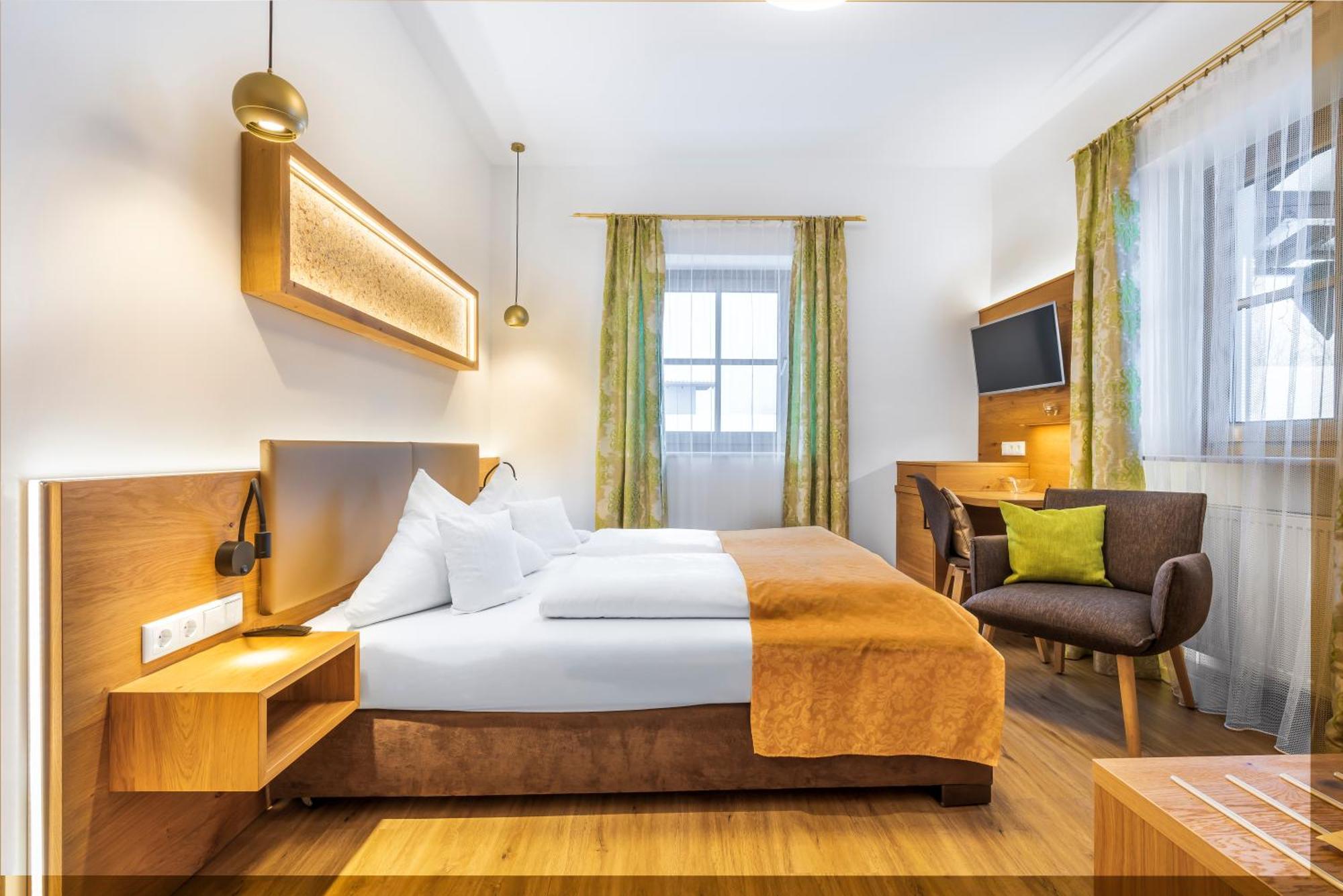 Wander Und Aktiv Hotel Roesslwirt Lam Esterno foto
