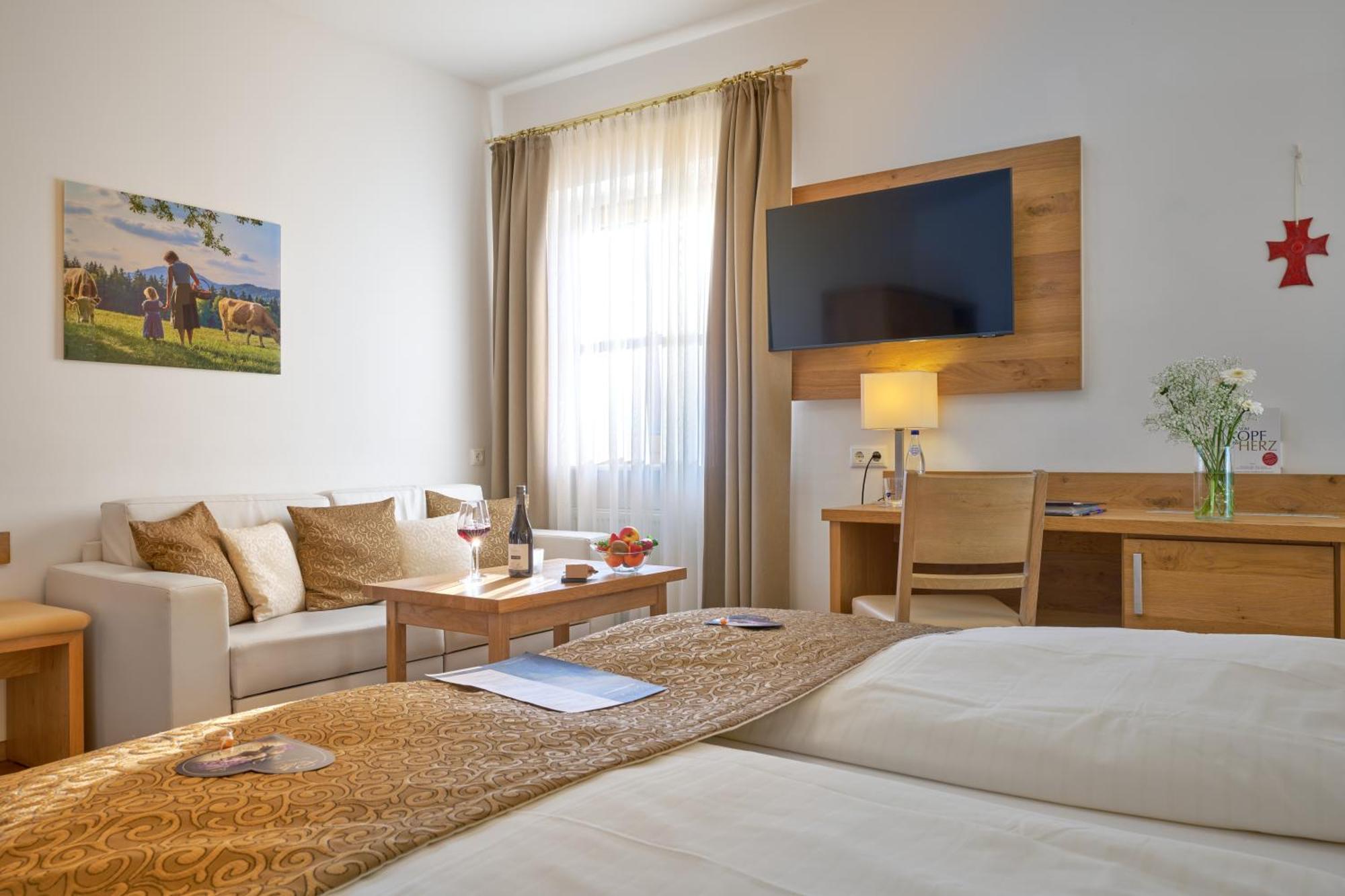 Wander Und Aktiv Hotel Roesslwirt Lam Esterno foto