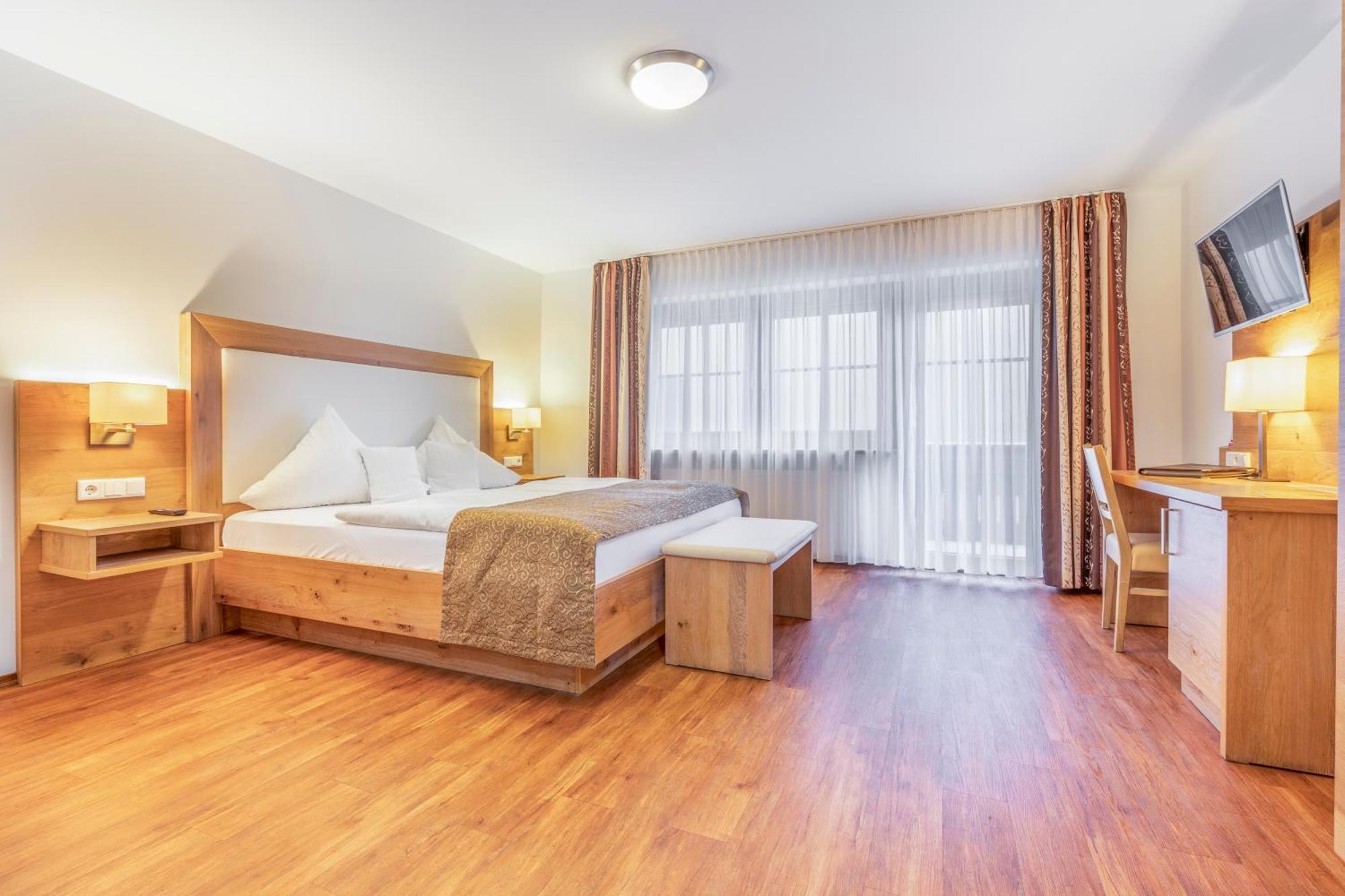 Wander Und Aktiv Hotel Roesslwirt Lam Esterno foto